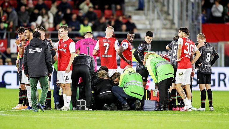Bas Dost ist während eines Fußballspiels in den Niederlanden zusammengebrochen.