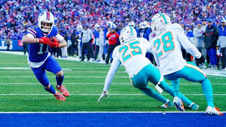 Die Buffalo Bills gewinnen in einem spektakulären Duell gegen die Miami Dolphins. 