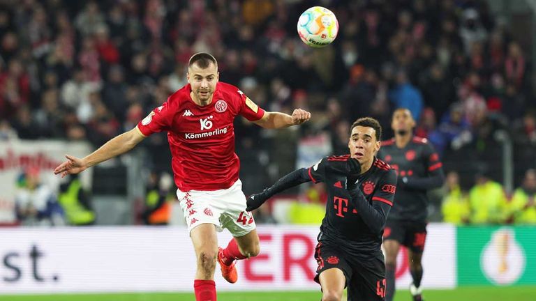 Ex-Mainz-Profi Alexander Hack (l.) erklärt Saudi-Wechsel.