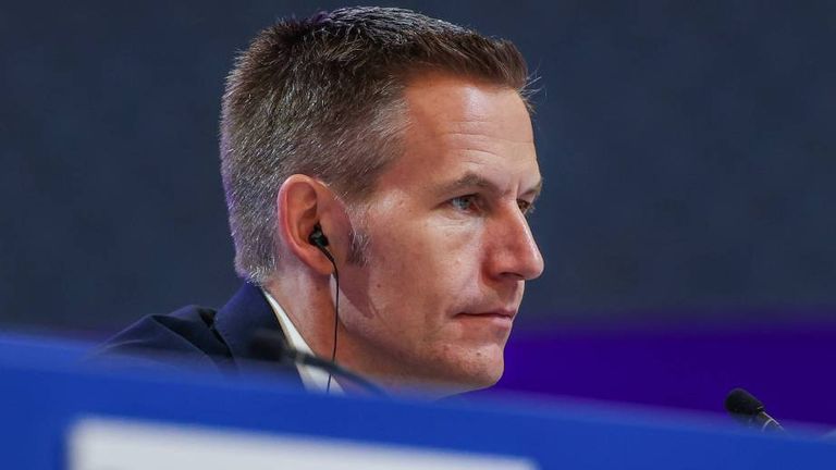 Laut Aufsichtsratsboss Axel Hefer hat Schalke einen neuen CEO gefunden.