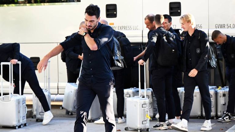Mats Hummels und die weiteren BVB-Stars reisen per Privatjet zurück nach Dortmund.