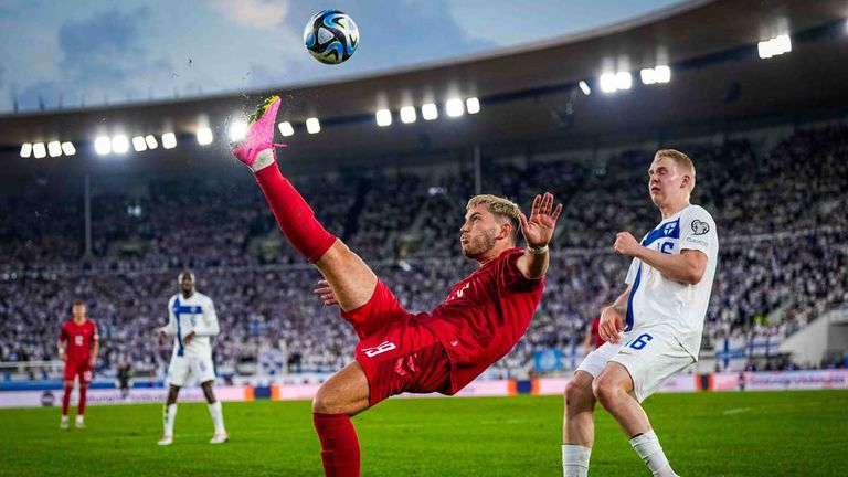 In der EM-Qualifikation (hier gegen Finnland) hat Jonas Wind bisher drei Tore für Dänemark erzielt und drei Torvorlagen gegeben.