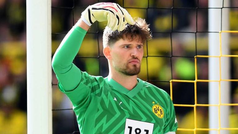 Gregor Kobel hat seinen Vertrag beim BVB verlängert.