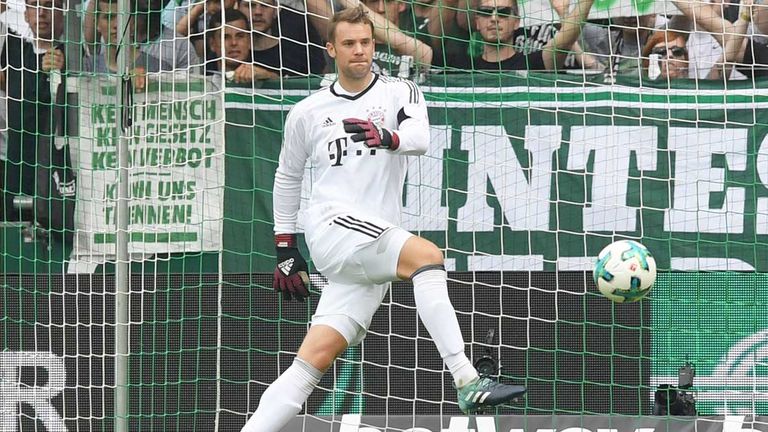 Manuel Neuer gibt im August 2017 nach seinem Mittelfußbruch sein Comeback gegen Werder Bremen - und hält seinen Kasten sauber.