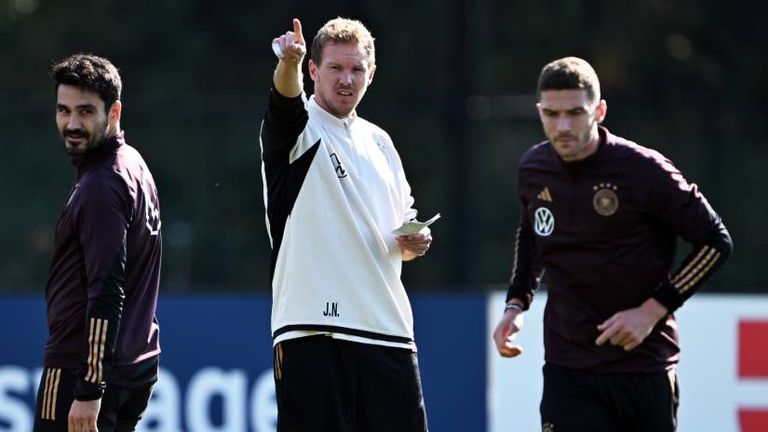 Julian Nagelsmann war beim Training aktiv dabei.