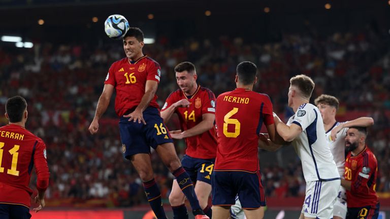 Spanien gelingt die Revanche für die Hinspielpleite gegen Schottland.