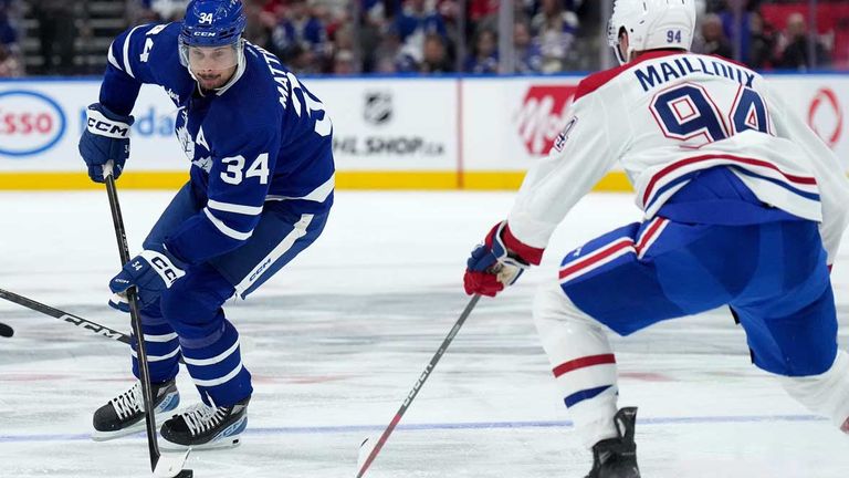 Torontos Auston Matthews (l.) ist jetzt der bestbezahlte Spieler der NHL.