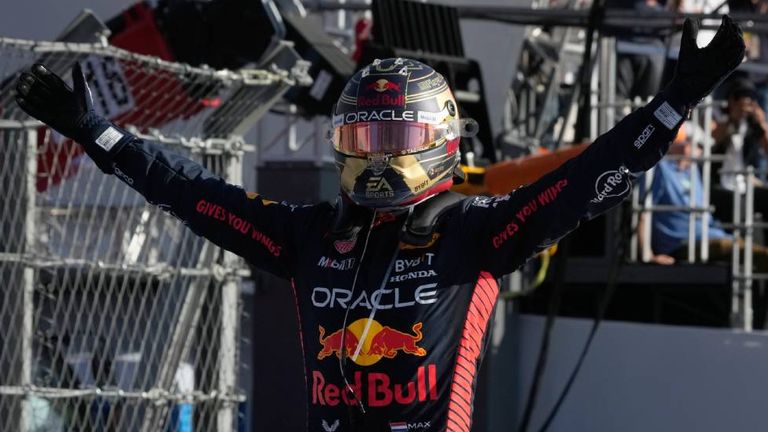Max Verstappen bejubelt in Mexiko seinen 16. Saisonsieg.