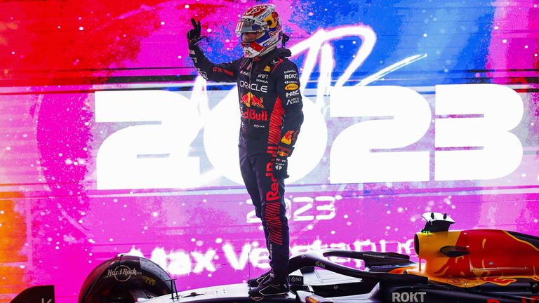 Max Verstappen krönt sich in Katar zum dritten Mal zum Weltmeister.