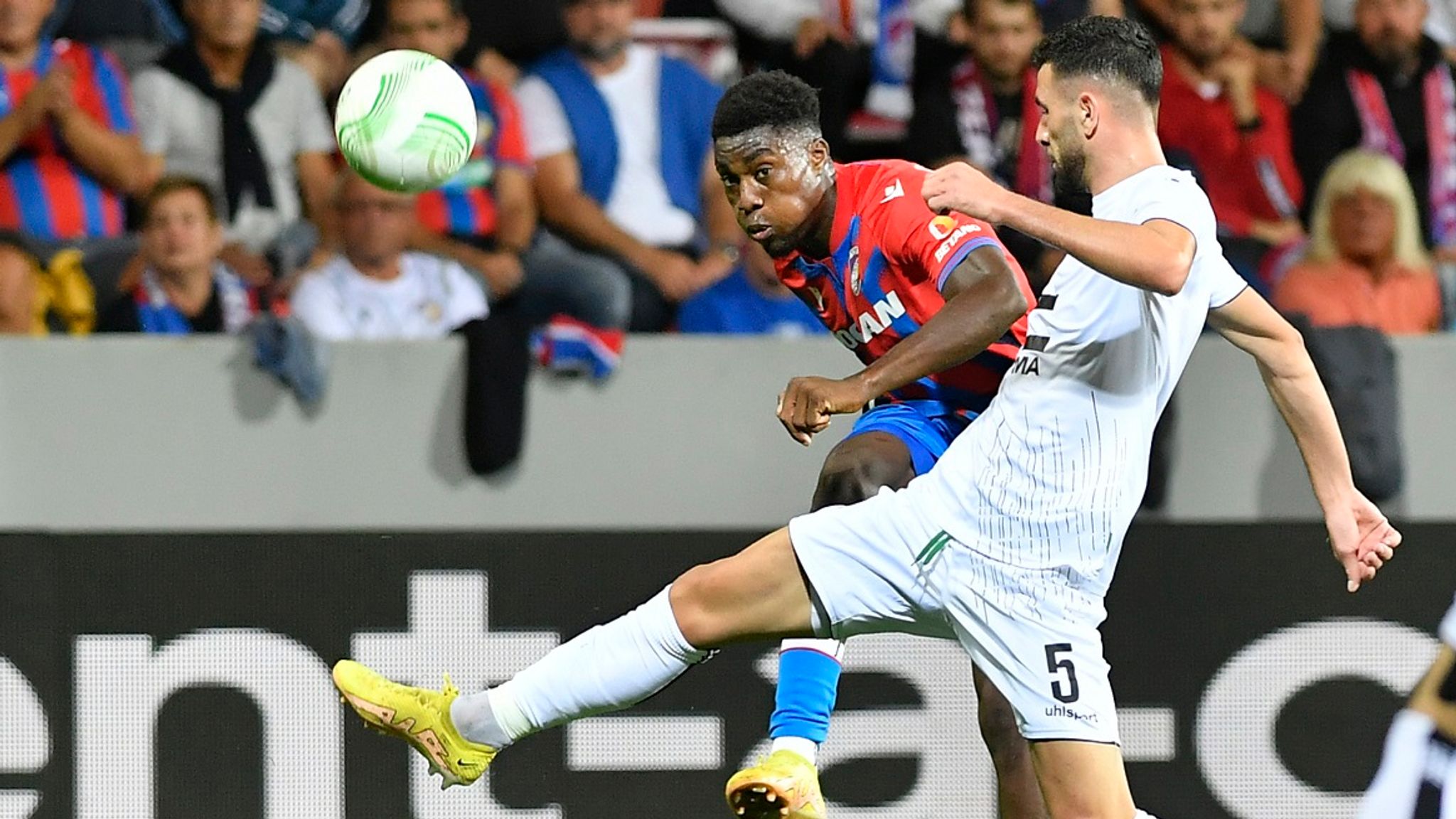 Eintracht Frankfurt mit Interesse an Rafiu Durosinmi und Fotis