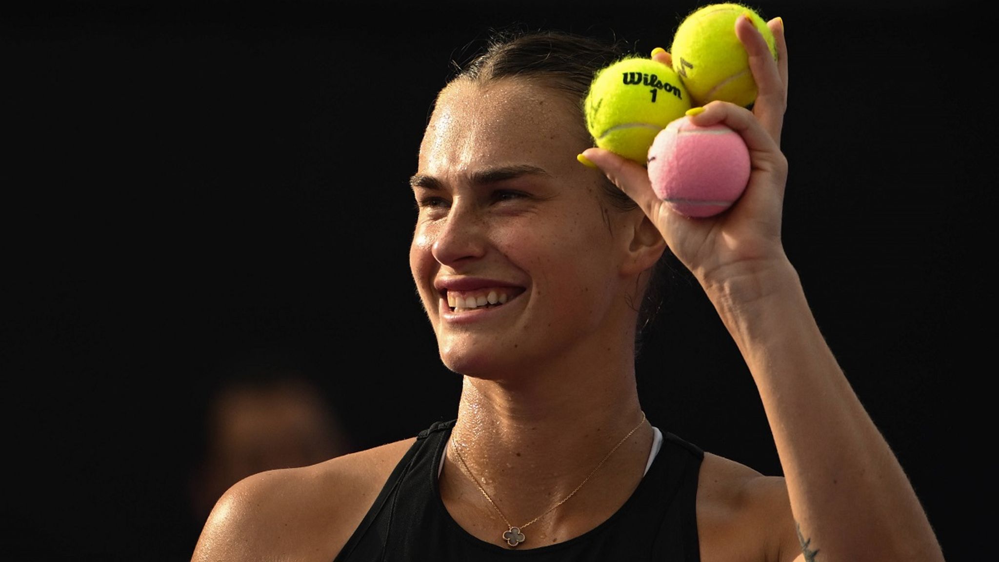 Sabalenka besiegt Rybakina und trifft im Halbfinale der WTA-Finals auf ...