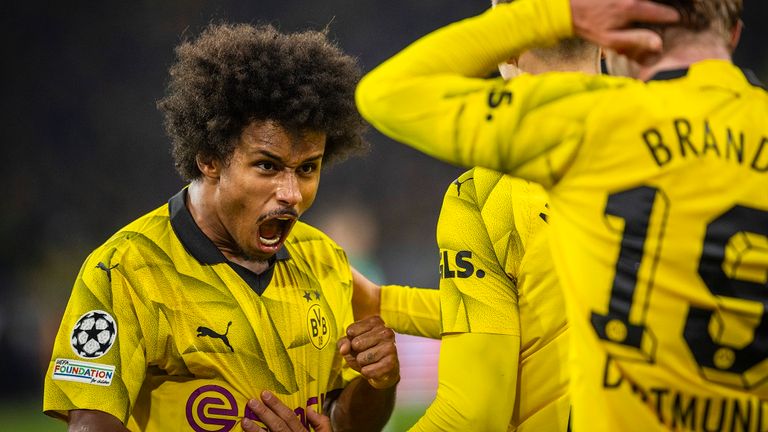 Karim Adeyemi (l.) zeigte für Borussia Dortmund gegen Newcastle United eine starke Leistung.