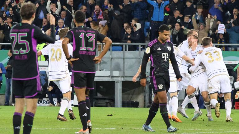 Der FC Bayern scheidet sensationell in Saarbrücken aus dem DFB-Pokal aus.