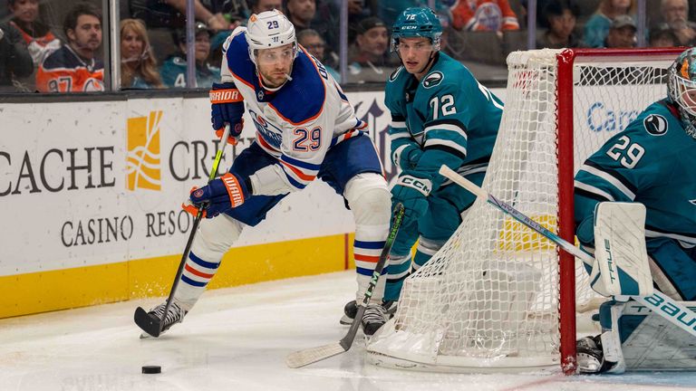 Die Edmonton Oilers um Superstar Leon Draisaitl (l.) verlieren auch gegen die San Jose Sharks.