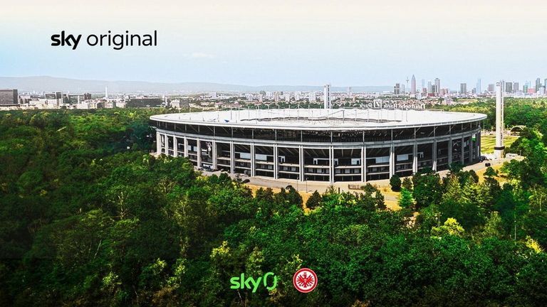 Rasenbewässerung, Stromverbrauch, Abfälle im Stadion - wie nachhaltig ist der Fußballsport? Dieser Frage geht die Sky Original Dokumentation am Beispiel von Eintracht Frankfurt nach.