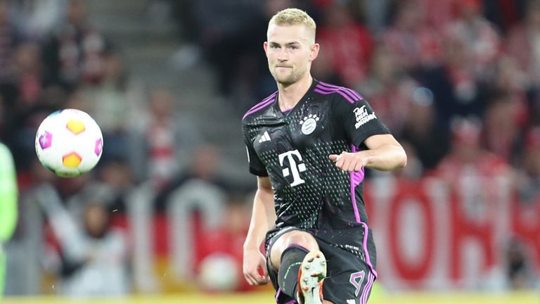 Bayern-Star Matthijs de Ligt ist wieder zurück auf dem Trainingsplatz.