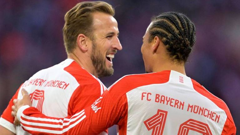 Harry Kane (l.) und Leroy Sane verstehen sich beim FC Bayern blendend.