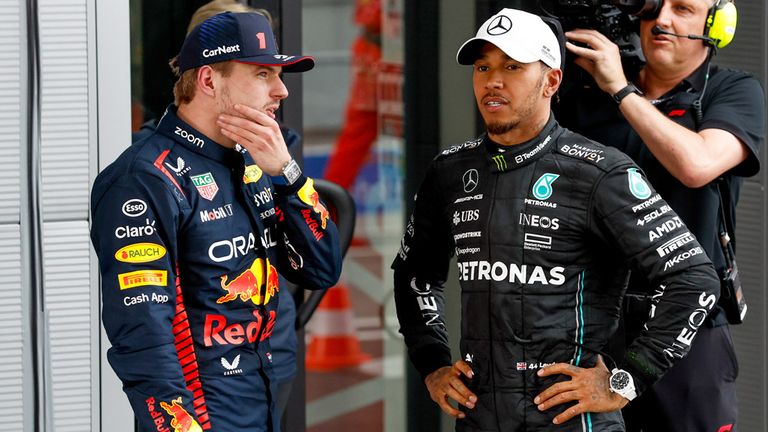 Max Verstappen (l.) und Lewis Hamilton (Mercedes) haben zusammen zehn WM-Titel gewonnen.