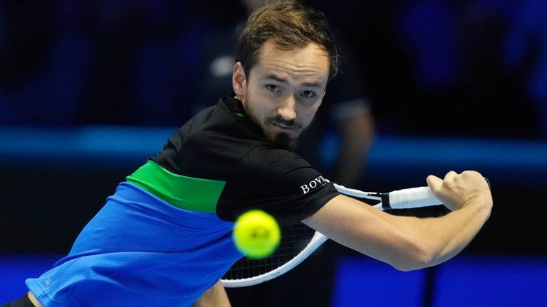Daniil Medvedev feiert einen Auftaktsieg bei den ATP Finals in Turin.