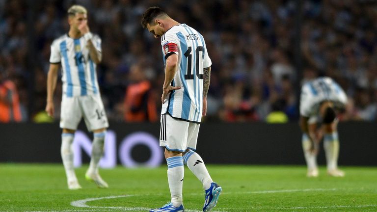 Lionel Messi und Weltmeister Argentinien mussten in der WM-Quali einen Rückschlag hinnehmen.