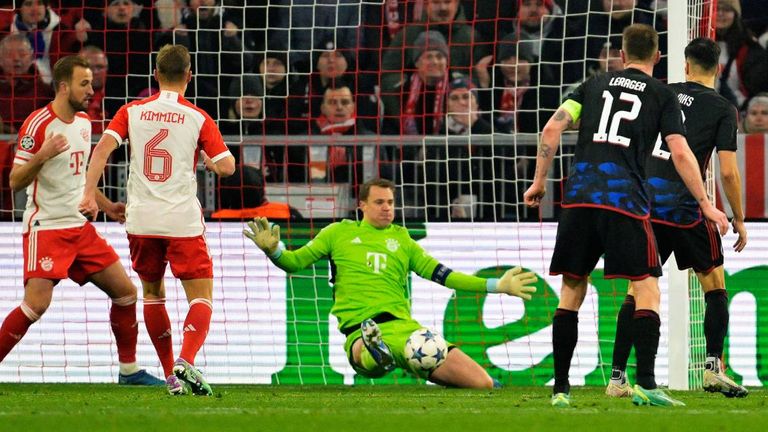 Manuel Neuer bewahrt die Münchner vor einer Niederlage.