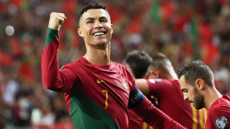 Doppelpacker Cristiano Ronaldo hat Portugal am 13. Oktober (7. Spieltag) beim 3:2-Sieg gegen die Slowakei zur EURO 2024 geschossen.