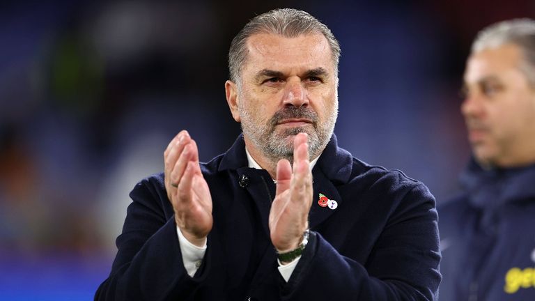 Trainer Ange Postecoglou von den Tottenham Hotspur nimmt die Schiedsrichter nach VAR-Chaos gegen Chelsea in Schutz.