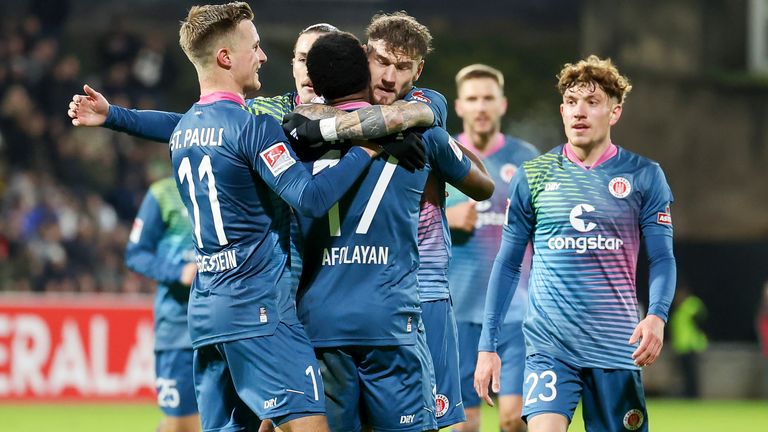 Der FC St. Pauli festigt mit einem Auswärtssieg in Elversberg die Tabellenspitze. 