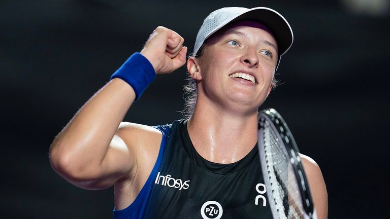 Iga Swiatek freut sich über ihren Einzug ins Endspiel der WTA-Finals.
