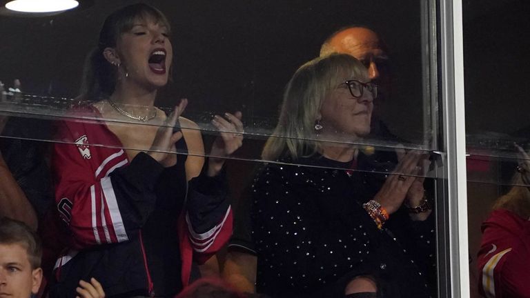 Eine Frage ist weiterhin offen: Hat Taylor Swift die Reise angetreten, um Travis Kelce anzufeuern?