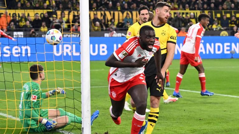 Bayern-Star Dayot Upamecano bejubelt seinen Führungstreffer gegen den BVB.