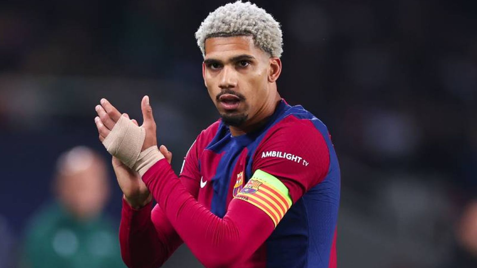 FC Bayern will Ronald Araujo im Winter unbedingt verpflichten Fußball