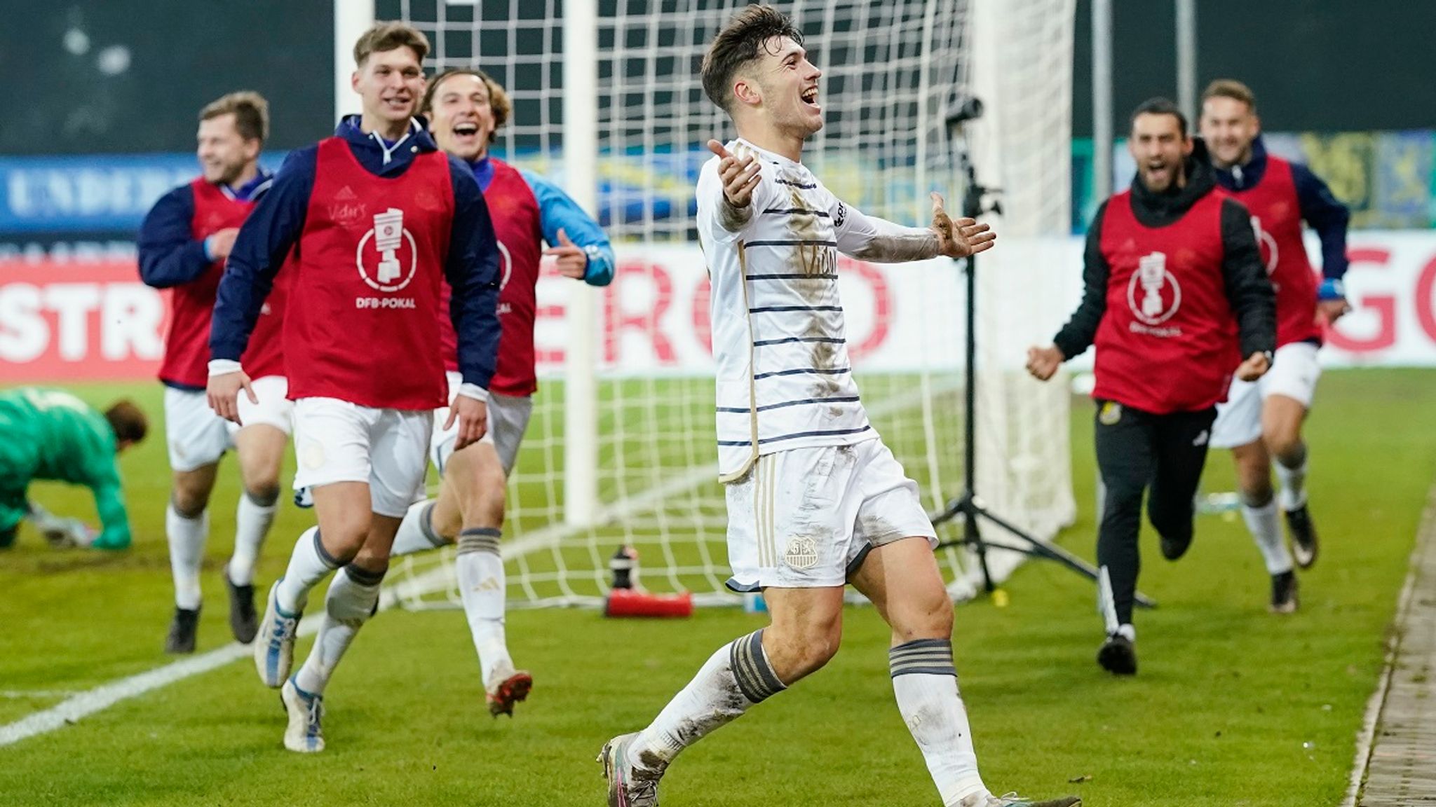 DFB-Pokal: Viertelfinale HEUTE LIVE Im TV & Stream | Fußball News | Sky ...