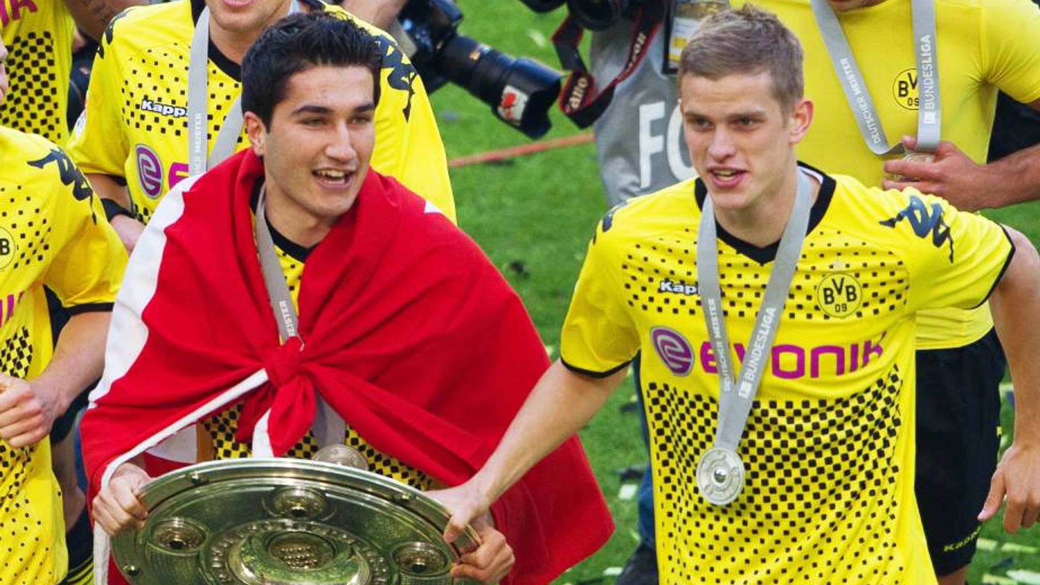 Nuri Sahin & Sven Bender Sind Neue Co-Trainer Von Terzic Beim BVB ...