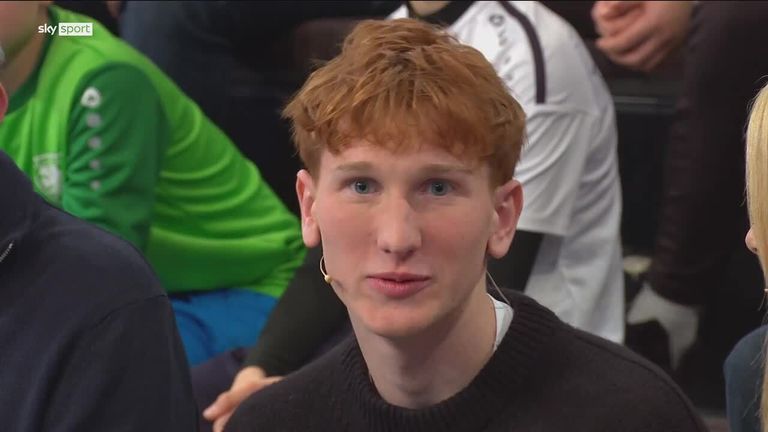 Fußball | U17-Weltmeister Konstantin Heide Zu Besuch Im Sky ...