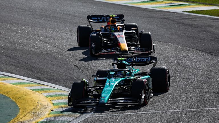 ACTION OF THE YEAR: In dieser Saison fiel die Wahl der Fans auf Fernando Alonso und sein Last-Second-Überholmanöver gegen Sergio Perez in Brasilien. Der Spanier war nicht ebi der Gala vor Ort.