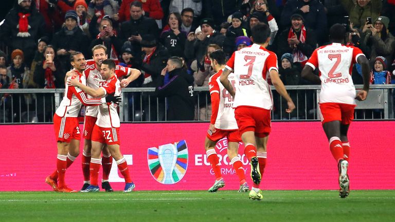 Ersatzgeschwächte Bayern jubeln gegen den VfB Stuttgart