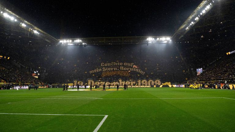 Die Choreo der BVB-Fans zum Vereinsjubiläum.