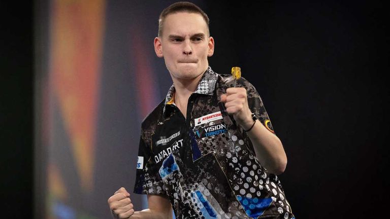 Ricardo Pietreczko ist der deutsche Senkrechtstarter. Bei der Darts-WM wartet mit Luke Humphries nun eine hohe Hürde.