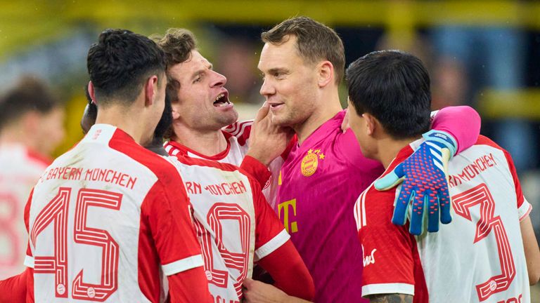 Thomas Müller und Manuel Neuer (beide mittig) freuen sich auf Bayerns Champions-League-Achtelfinal-Gegner Lazio Rom.