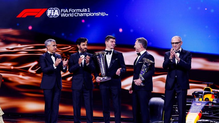 Red Bull war in der vergangenen Saison das Nonplusultra in der Formel 1 und durfte auf der Prize Giving Ceremony der FIA endlich die Silberware entgegennehmen.