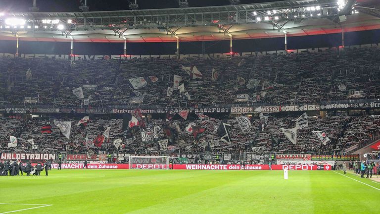 Platz 4: Eintracht Frankfurt – 56.388 Zuschauer pro Spiel im Deutsche Bank Park (Kapazität 56.500)