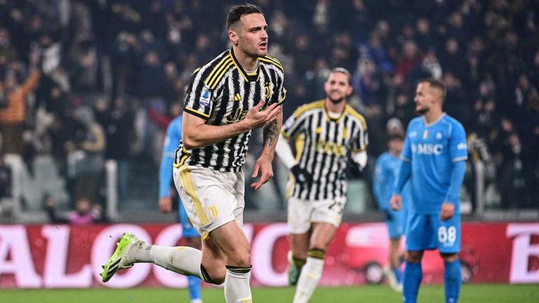Federico Gatti (vorne) schießt Juventus gegen Napoli zum Sieg.