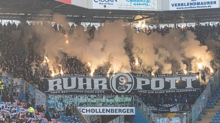 In Rostock kam es am Wochenende beim Spiel gegen Schalke zu Ausschreitungen auf den Rängen.