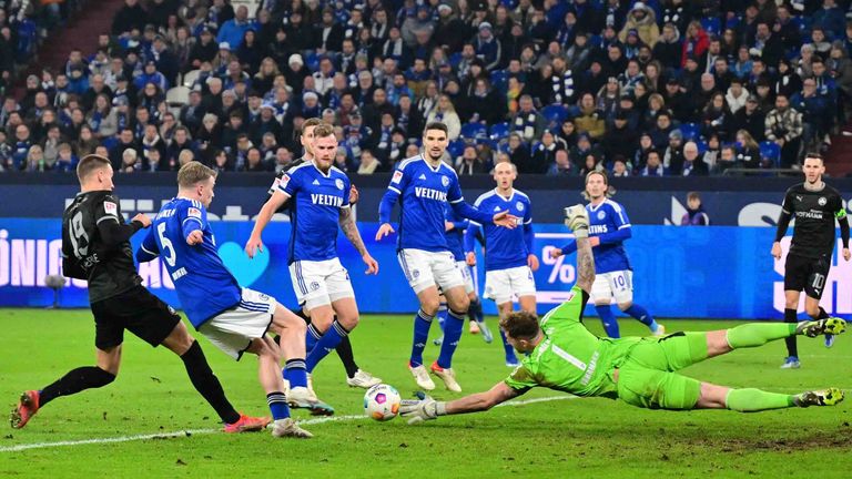 Der FC Schalke und Greuther Fürth trennen sich unentschieden.