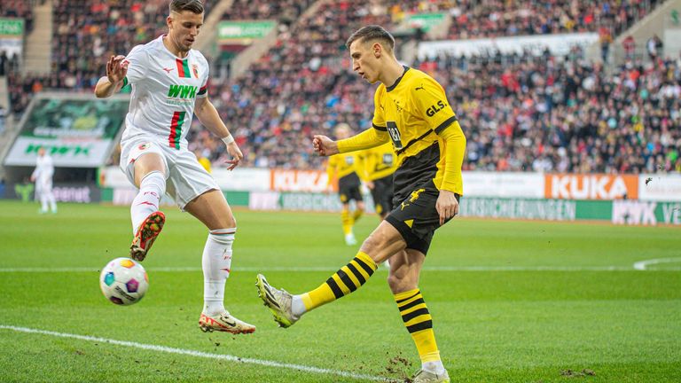 "Muss ich besser lösen!" BVB-Profi Nico Schlotterbeck (r.) gesteht Fehler vor dem 0:1 ein.