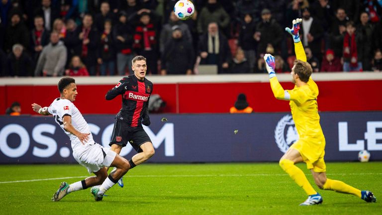 Florian Wirtz trifft mit seinem Zauberfuß gegen Eintracht Frankfurt.