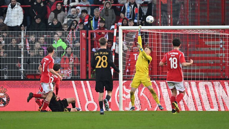 Yannic Stein entnervt mit zahlreichen Paraden die Stürmer von Reals U19.