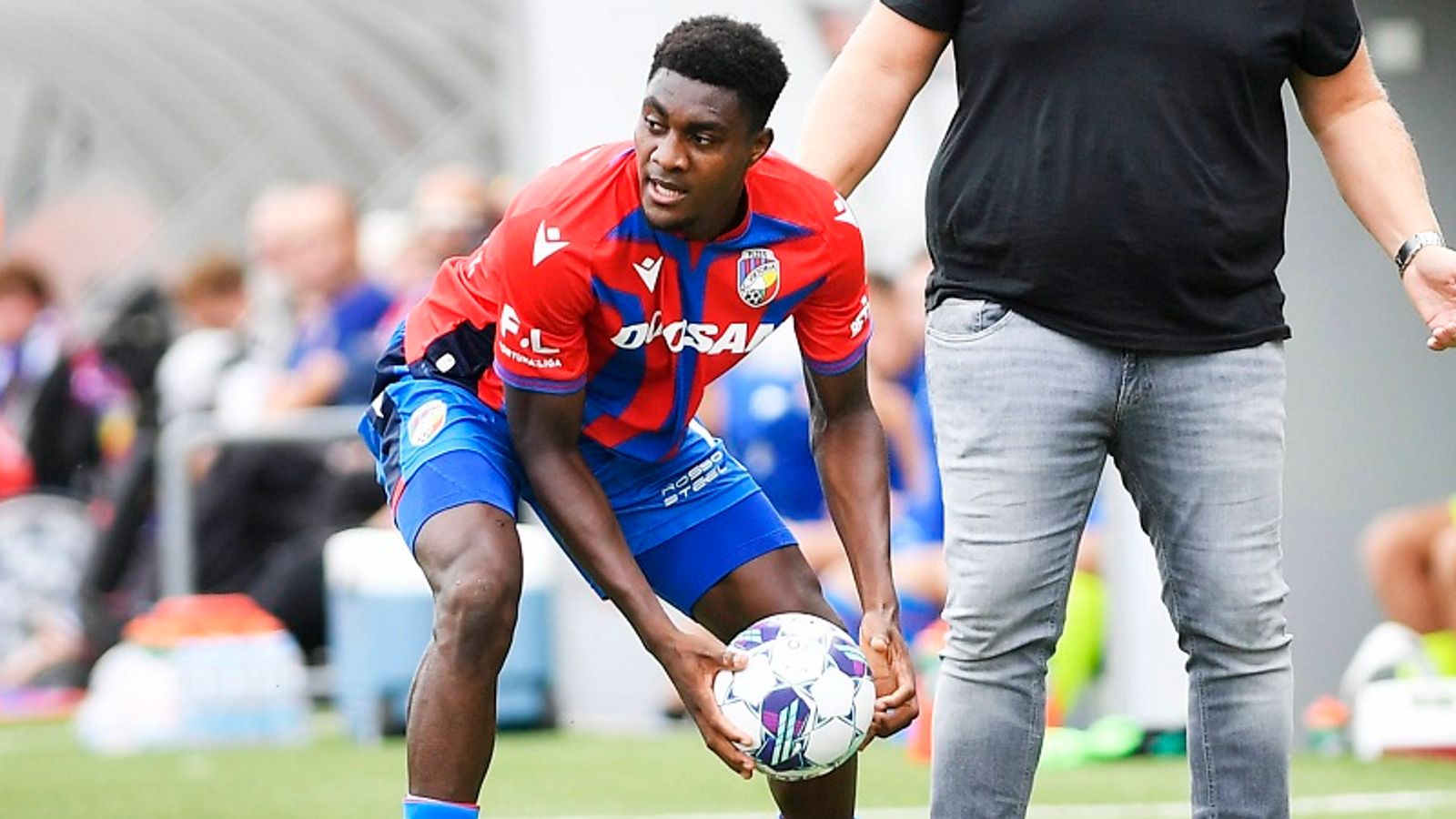 Eintracht Frankfurt will Rafiu Durosinmi von Viktoria Pilsen holen