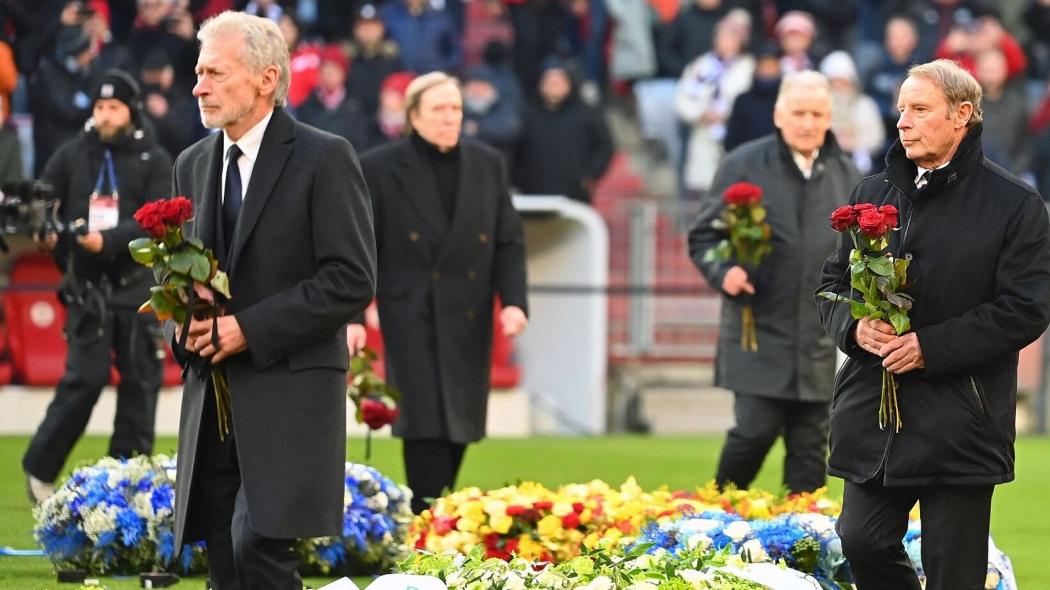 Impressionen Von Der Gedenkfeier Für Franz Beckenbauer | Fußball News ...